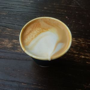 Almond latte - cappuccino topping is not vegan at Goldeluck's Bakeshop in Croydon