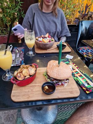 Poke bowl and Italian burger at Broc The Kasbah in Marrakech
