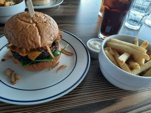  at Døgnvill Burger Tjuvholmen in Oslo