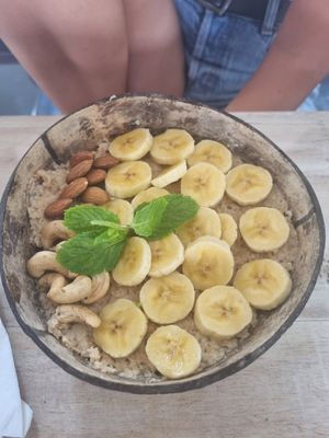 Oatmeal with banana and almonds at Urban Jungle in Ubud