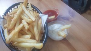 Chips & vegan mayo at Warburton Village Pizza Cafe in Warburton