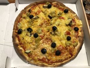 Super solid with lots of veggies  at Deluxe in Stuttgart