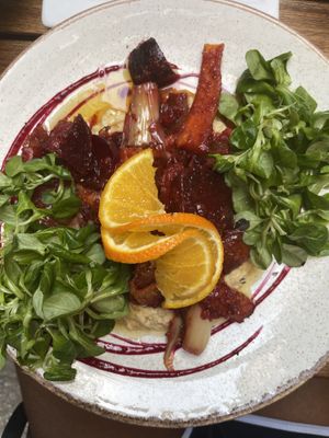 Hummus con verduras a asadas, de 10 at Fig in Split