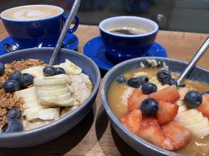 Left: Holy crunch Granola / right: fresh fruit with homemade apple sauce at Haferkater - S-Bf Friedrichstraße in Berlin