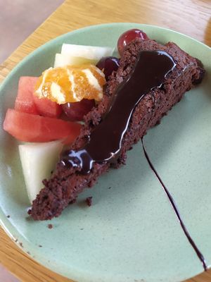 Bolo de cacau e fruta at Naturena in Barcelos