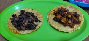 Vegan tacos at El Bajón Vegano in Tulum