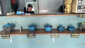 Condiment bar  at El Bajón Vegano in Tulum