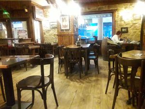 Bar at GALiPiZZA in Ribadeo