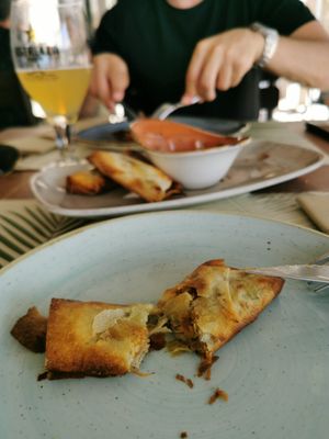 Rollitos de verduras con salsa agridulce at Grop in Lescala