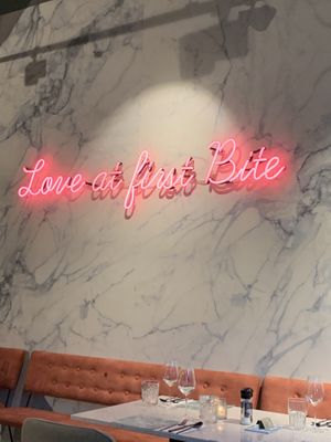 Absoluut waard  at Rozey in Rotterdam