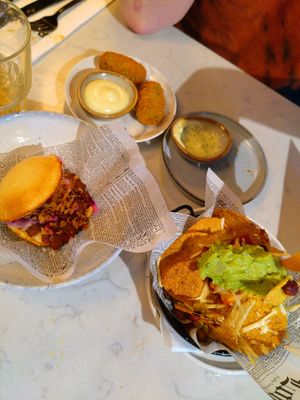 Jackfruit and nachos at Rozey in Rotterdam