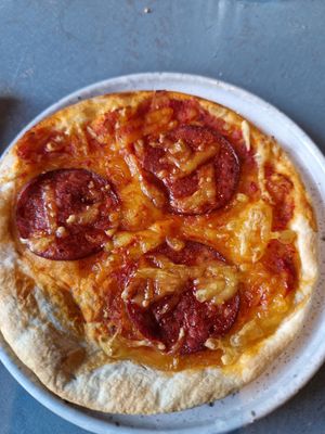 Pizza pepperoni at Rozey in Rotterdam