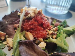 Steak tartar van bospeen at Rozey in Rotterdam