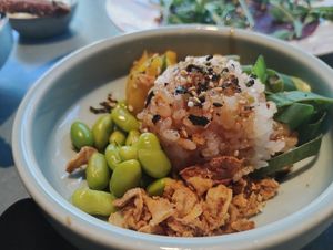 Sushi bowl at Rozey in Rotterdam