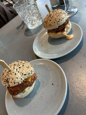 14 Rozey mini burger, 15 'Kip'burger  at Rozey in Rotterdam