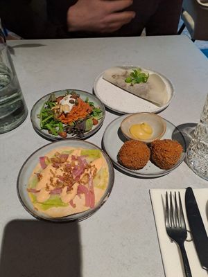 Our first round of food 😋 at Rozey in Rotterdam