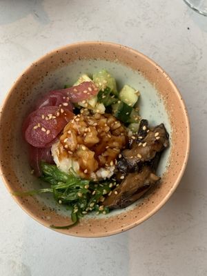 Poke bowl  at Rozey in Rotterdam