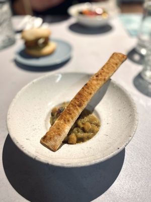 Chickpea curry with naan at Rozey in Rotterdam