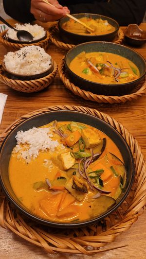 Veganes Kürbiscurry mit Tofu at BANÔI in Freiburg