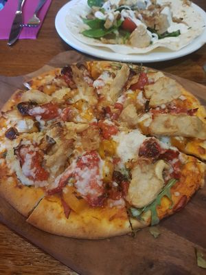 Pizza with mock chicken at Old Boundary Hotel in Bendigo