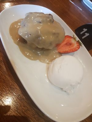 Sticky date pudding at Old Boundary Hotel in Bendigo