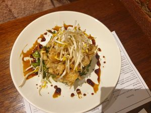 Asian salad with fake chick'n at Old Boundary Hotel in Bendigo