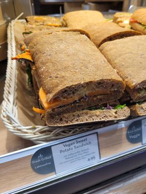 Sweet potato sandwich. Warming it up takes 1min. at Dean & David - Hachmannplatz in Hamburg