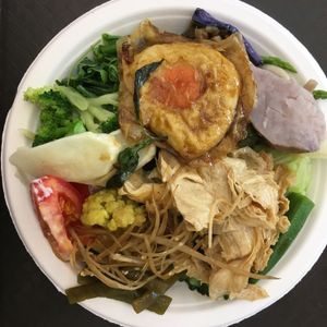 2018-09-12. Yup, that "egg" is vegan! at Hé HéTián Sù Zhāi 禾河田素齋 in Taichung