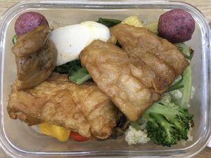 Purple sweet potato balls and so many different veggies at Hé HéTián Sù Zhāi 禾河田素齋 in Taichung