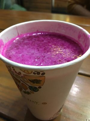 Dragonfruit juice (NT$25) at Sù Lè Huó Chú Fāng in Taichung