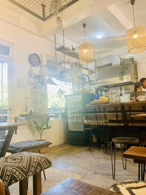 Sitting down on the floor  at Full Lotus in Coron