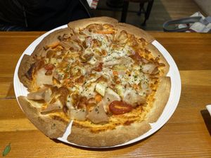 Hawaiian pizza at Mes Vegetarian Cafe 麥意斯咖啡蔬食 in Taichung