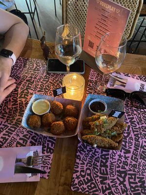 Bitterballen en chickenwings  at Vegan Junk Food Bar  - Rotterdam in Rotterdam