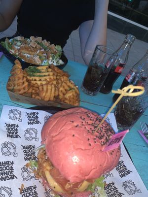 Daddy Mc Chik‘n Burger + Waffle Fries at Vegan Junk Food Bar  - Rotterdam in Rotterdam