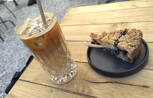 Vegan ice coffee and vegan blauberry cake at Kaffehus in Gottingen