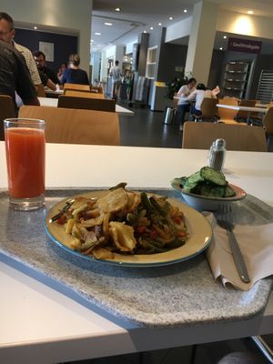 First vegan canteen at Mensa Veggie 2.0 - Die tiefgrüne Mensa in Berlin