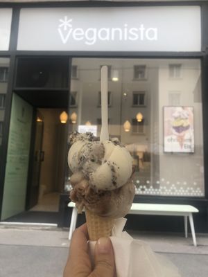 Cookies and banana&chocolate  at Veganista Ice Cream VIII in Vienna