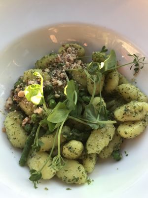 Gnocchi with pesto, avocado, asparagus at Klaar Gemaakt in Rotterdam