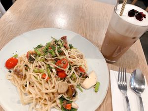 Thai-style spicy impossible meat linguini at YEARS 素年 in Kowloon