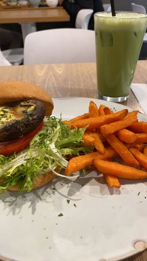 Mushroom burger with Kale smoothies at YEARS 素年 in Kowloon
