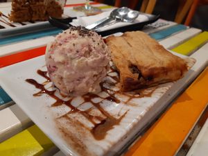 Dessert / Apfelstrudel with mango+strawberry ice-cream at Sanissimo - Gran Via in Madrid
