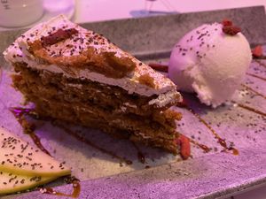 Tarta de zanahoria 🥕  #Veganuary at Sanissimo - Gran Via in Madrid