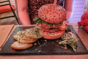 "Hipster" burger (8/10) at Sanissimo - Gran Via in Madrid