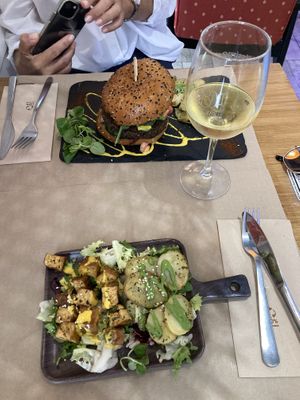 Burger & tapa  at Sanissimo - Gran Via in Madrid