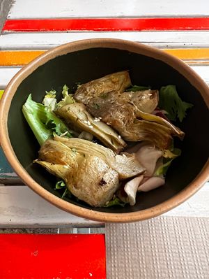 Artischokes, marinated and warm  at Sanissimo - Gran Via in Madrid