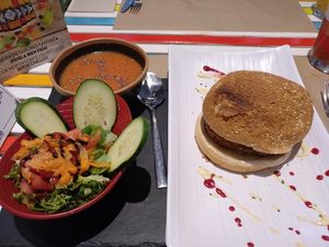 Daily menu / Gazpacho and salad for starter / Aubergine burger for main course at Sanissimo - Gran Via in Madrid