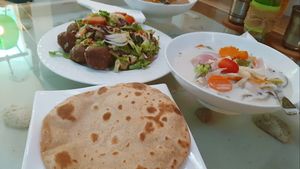 Кокосовый суп, фалафель с салатом, чапати at Ashoka Vegan in Koh Phangan