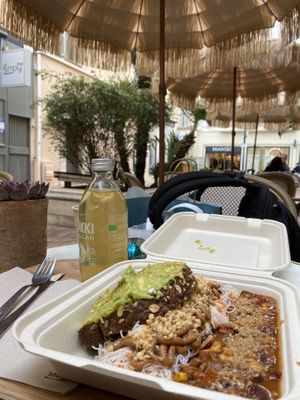Avo toast - veg chili - Thai noodles at Noväa Social Food in Cannes