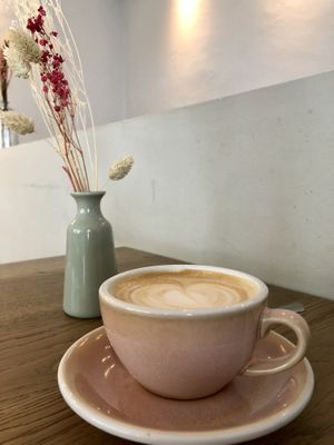 Cappuccino mit Hafermilch at Mit Herz und Zucker in Hamburg