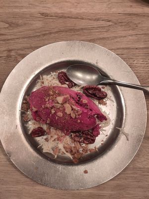 Leckeres Eis at NENI in Cologne